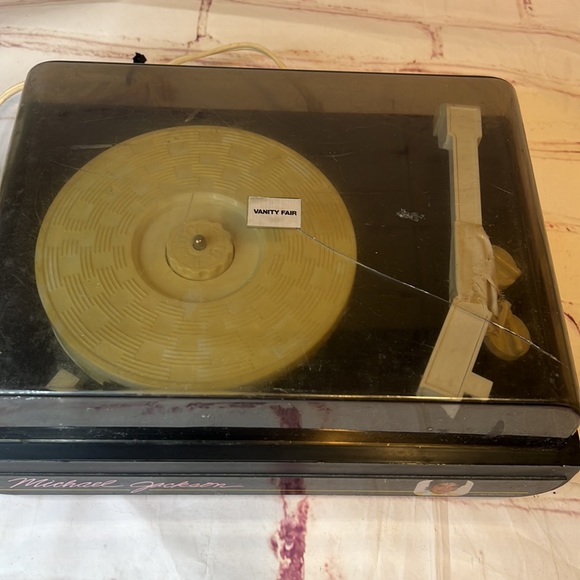 VINTAGE Michael Jackson 1984 ERTL record player with speakers - Picture 2 of 6